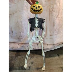 Halloween pumpkin jack-o'-lantern skeletons hanging scary prop decor